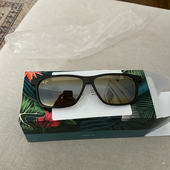 Maui Jim Pulama Sunglasses For Men - Polarized, UV Protection, Neutral Grey Lenses, Lightweight Frame
